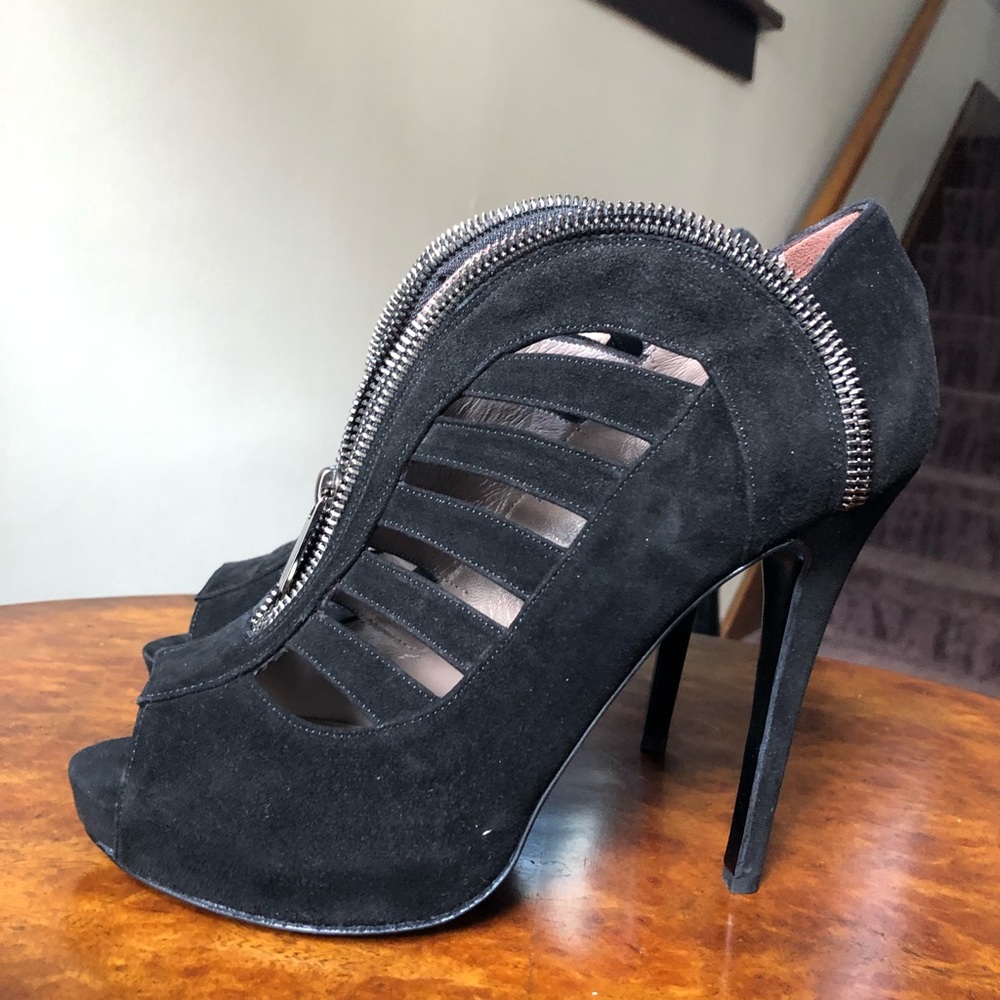 H Williams Rueda Suede Zipper Heels New In Box 39